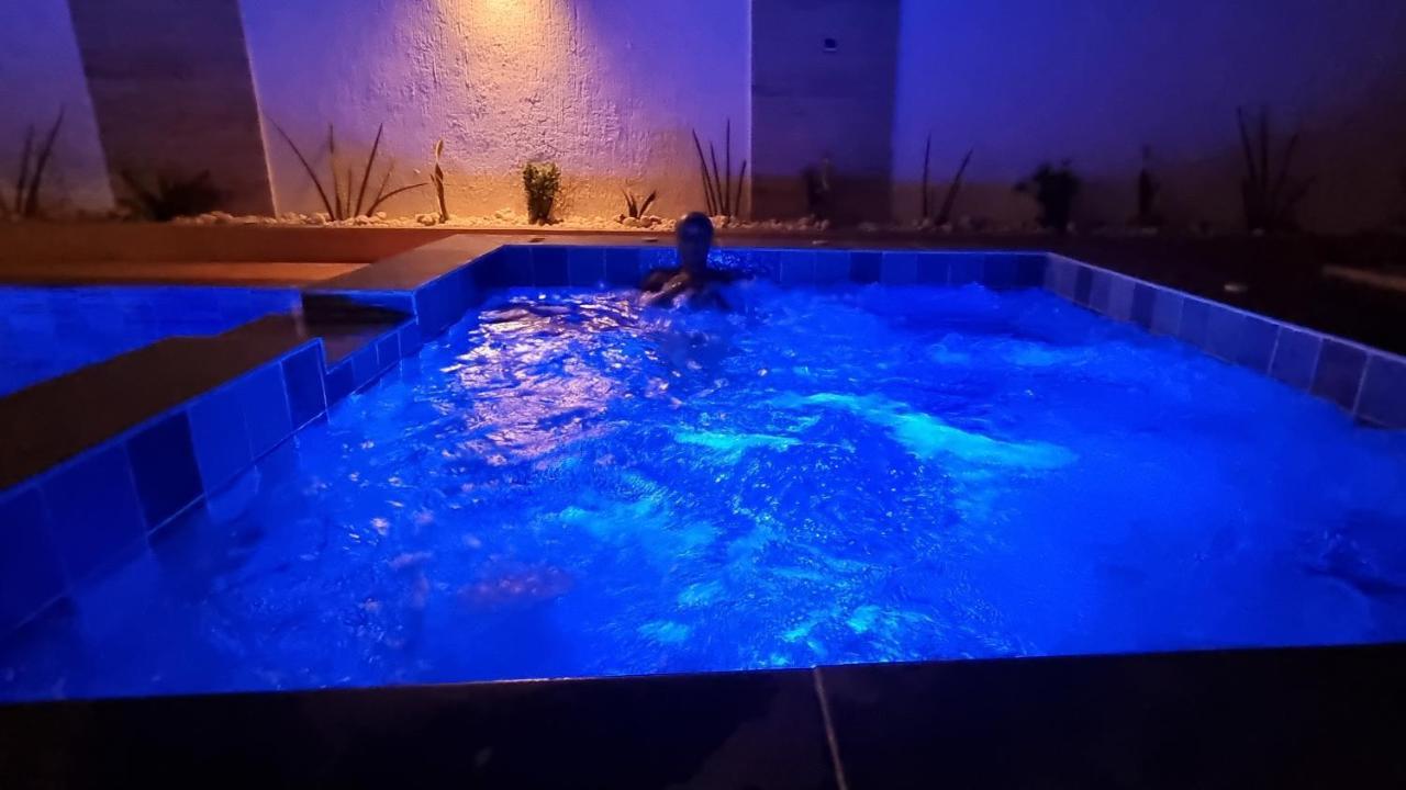 Villa Bolati, Avec Piscine, Jacuzzi, Jardin Et Vue Bonoua 外观 照片